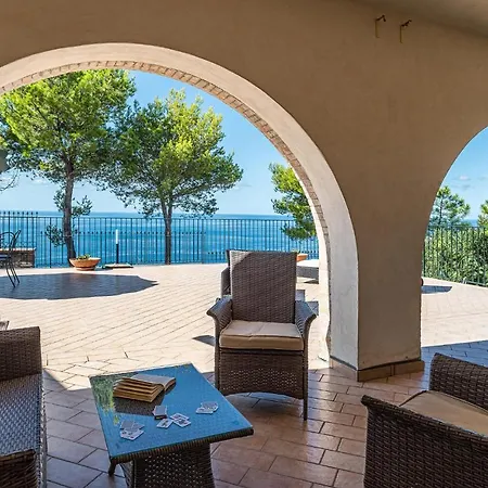 Casa Grecale アパート アッチャロリ